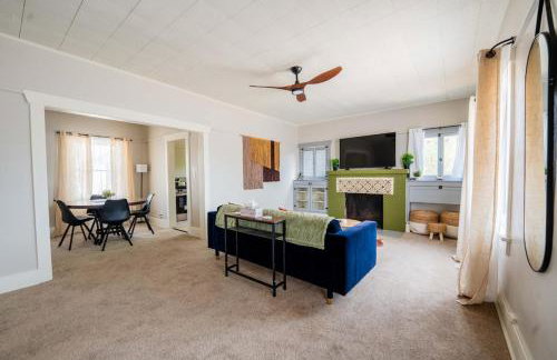 Work Desk- FirePit-Pool-Steps to UofA - Foto 32