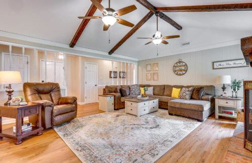 Decatur Vacation Rental with Patio! - Foto 1