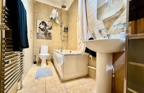 Spacious 1 Bed Flat - Free Parking - Quiet Area - Photo 6