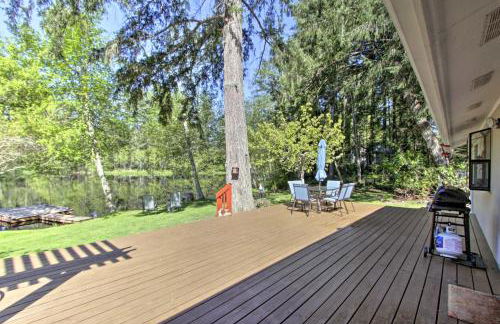 Quiet Lakefront Olympia Home with Dock on Half Acre - Foto 32