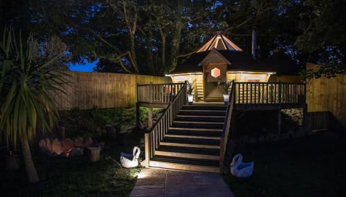 Romantic Treehouse with Hot Tub & BBQ Lodge - Foto 4