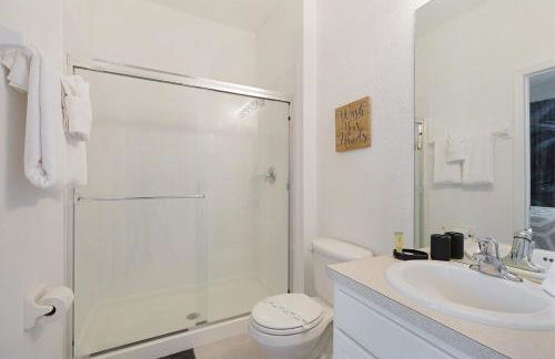 Charming 3BR Townhome Private Pool Walk to Clubhouse 9 Min Disney - Foto 18