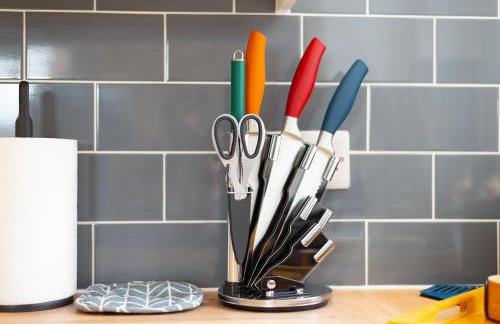 Whitehill - 3-Bed Home from Home, Sleeps 7, Great for Groups & Workers, FREE Parking & Netflix - Hosted by Stay Host Save - Photo 27