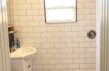 Cozy Apartment Overlooking Downtown and Park NO KIDS, NO PETS - Photo 12