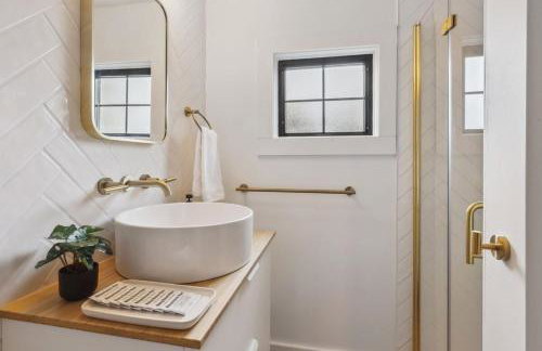 Luxury Olivewood Oasis - 13 mins to Cleveland - Foto 45