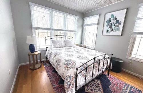 Coastal Cottage by Juniper Holiday + Home - Photo 19