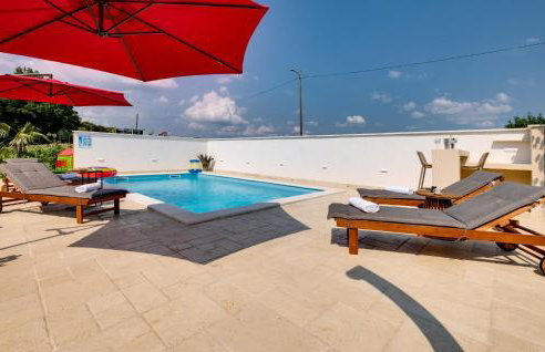 Awesome Home In Gornji Vinkovec - Foto 13