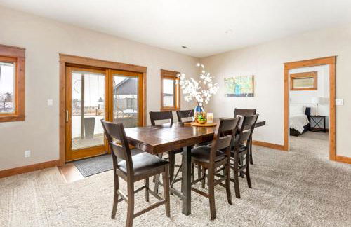 Great Falls Luxe Haven 4BR Gym Office and Hot Tub - Foto 42