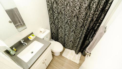 Cozy 2 Bedroom 1 Bathroom Apartment Ideal for Small Group in Koreatown Free Gated Parking Full Kitch - Foto 2