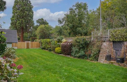 Cosy Family Home Near Thorpe Park & Legoland - Foto 8