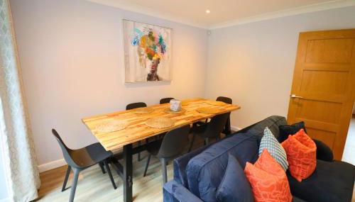 Spacious 5-Bedroom Home with Large Garden in Egham - Foto 2