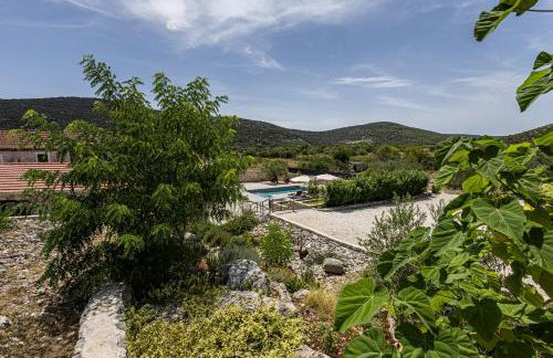 Villa Bosilen with private pool, near Trogir, Split airport, quiet area, family villa - Photo 44