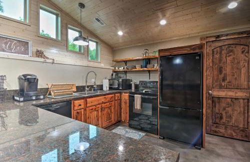 Modern Arcadia Farmhouse on 80 Acres with Fire Pit! - Foto 9