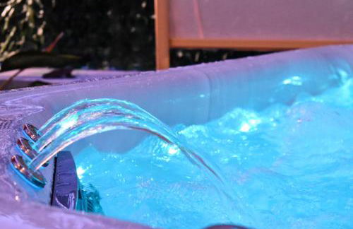 George & Helen's House - Photo 2