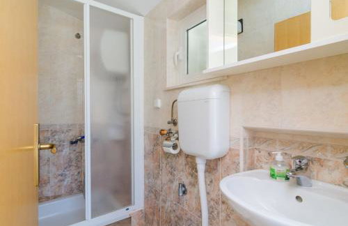 Apartments & Rooms Bari i -Comfort One Bedroom Apartment with Balcony and Garden View Apt Preko-5 - Foto 11