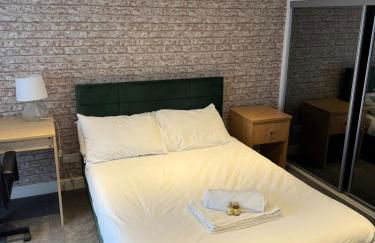 Spacious 4-Bed Family House - Foto 16