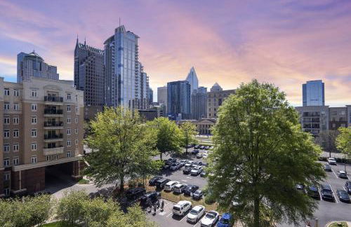 Cozy Urban Getaway - Free Parking, Gym, Stadium - Foto 42