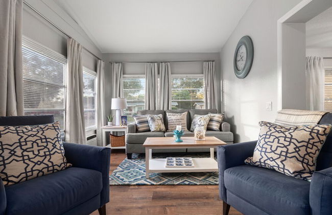 11350 Central Oasis 4BR Pool Home - Photo 2