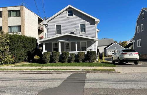 Modern Home off I-95 Perfect for Families & Business Stay with Ample Parking - Foto 17