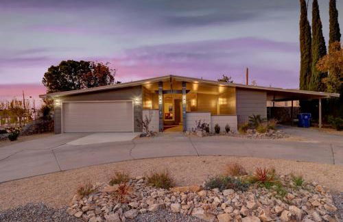 Modern Mini Golf Oasis - Foto 1