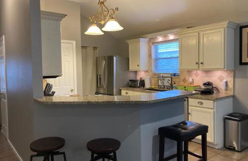 Adorable Home Away from Home - Foto 26