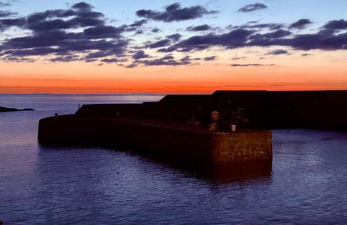 Modern Coastal Retreat, 5-Bedroom, 4-Bathroom Home, with Parking in Portsoy - Foto 63