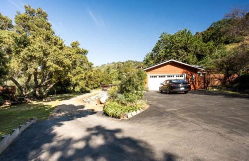 Serene Vineyard Chateau with Pool, Hot Tub, BBQ - Foto 77