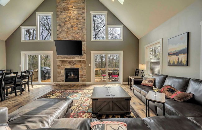 Bear Creek Bliss by Avantstay Sleeps 16 + Game Room, Deck, Fire Pit! - Foto 37