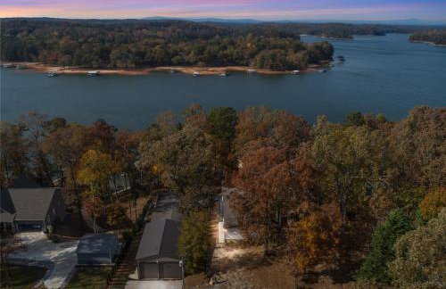 Hartwell Haus with Dock & Playground home - Foto 12