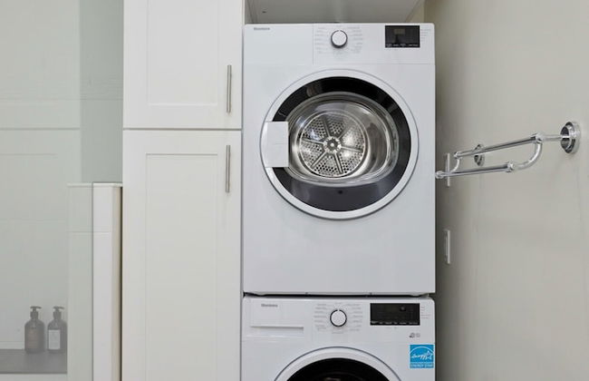 Stunning 3 Bedroom Secondary Suite N Van - Photo 50