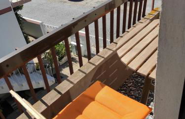 Yellow House - Photo 51