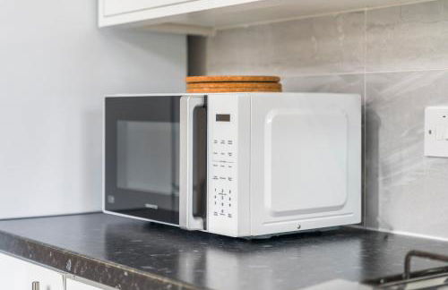 Centrally Located 4BR House By Hyped Properties Short Term Rental Agency With Free Parking Wolverhampton - Foto 42