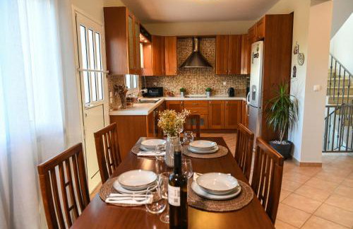 Corinthian Green Villa - Photo 13