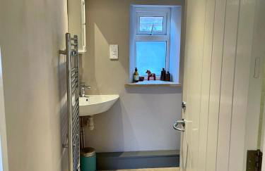 The Organic Cotswolds Cowshed - Photo 18