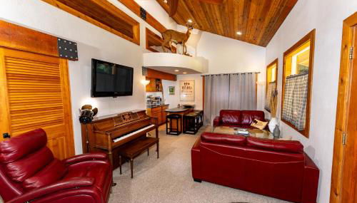 Private Two-Cabin Retreat Near Silverwood Theme Park - Sleeps 15 - Photo 4