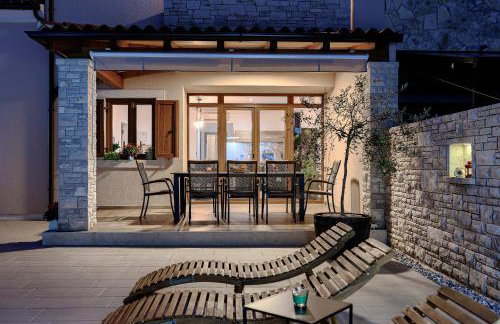 Villa Solis - new private pool villa, 4 bedrooms, near Pula & beaches - Foto 2