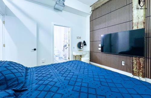 The Stallion #103 - Walk to Attractions - Modern 2BD Loft in Downtown with Patio - Foto 10