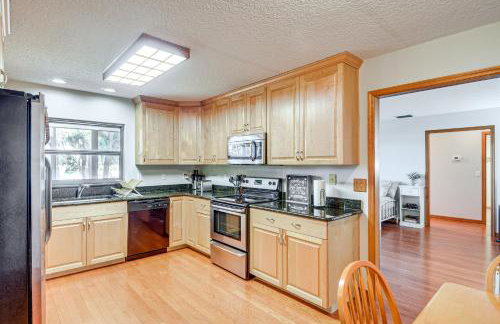 Lake Smith Getaway with Dock Families Welcome! - Foto 11