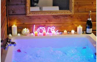 Le Chalet romantique, SPA XXL, 5 min centre ville, Écran cinéma, Lit king size, cascade d'eau - Foto 15