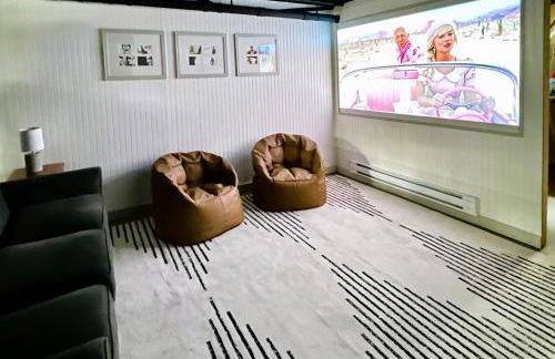 Thomas Trail - Game Room, Fire Pit, 1 min to Ski Mountain & Shared Beach! - Foto 46