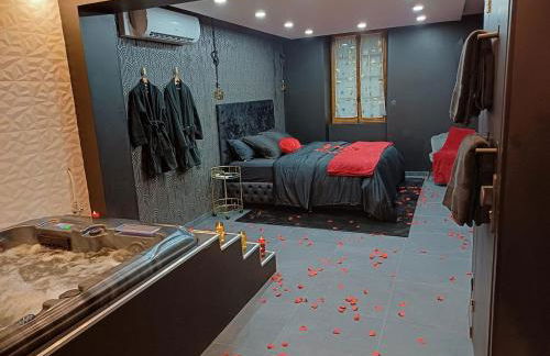 Sweety's Eden Jacuzzi - Jacuzzi privé Sauna Cinéma room Jardin - Terrasse centre-ville - Foto 7