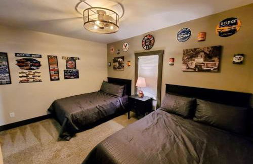 King Bed In Main Floor - Downtown Vacation Rental - Foto 16