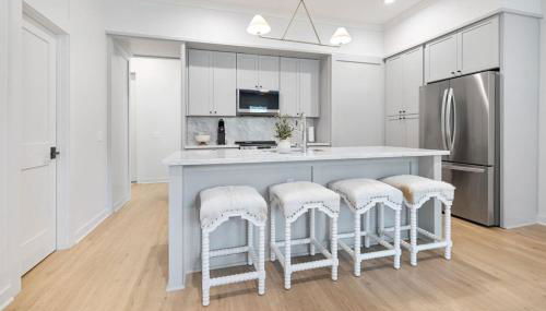 Seaside Veranda 7 - Steps to Beach, Pet-Friendly, Pool, Fast WiFi - Foto 4