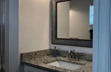 Beautiful Home across the street from Lake June! - Foto 35