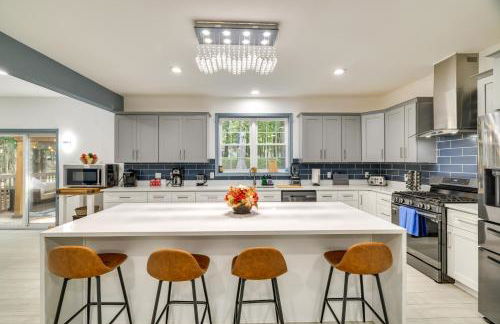 Game Room and Home Theater! Immaculate Poconos Lodge - Foto 10