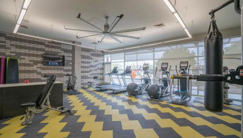 Modern 2BD DT - Balcony, Gym, W-D, Parking - Sleeps 8 - Foto 3