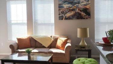 Luxury 1BR/1BA w/ Top Amenities in Prime Location - Foto 2