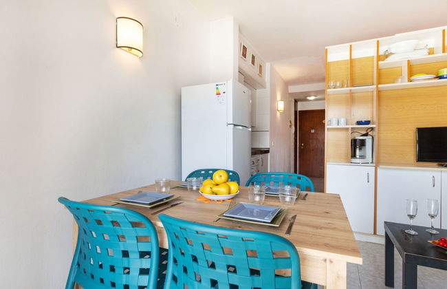 Apartment in Salou with swimming pool and terrace - Photo 3