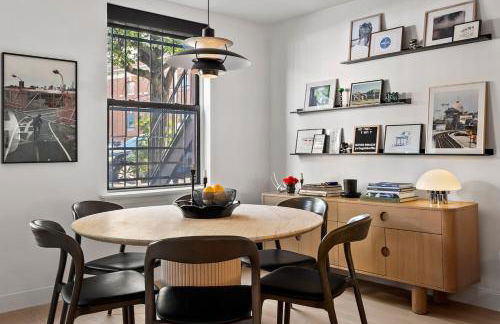 Modern 2BR Brooklyn Retreat Near Manhattan with Private Backyard - Photo 12