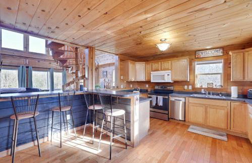 Secluded Retreat near Ski Resorts, Hot Tub, BBQ - Foto 16
